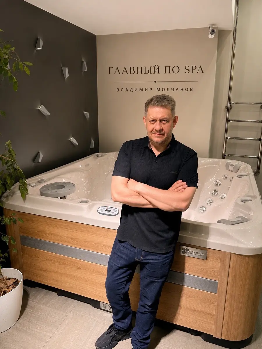 Владимир Молчанов в шоуруме SPA-бассейнов
