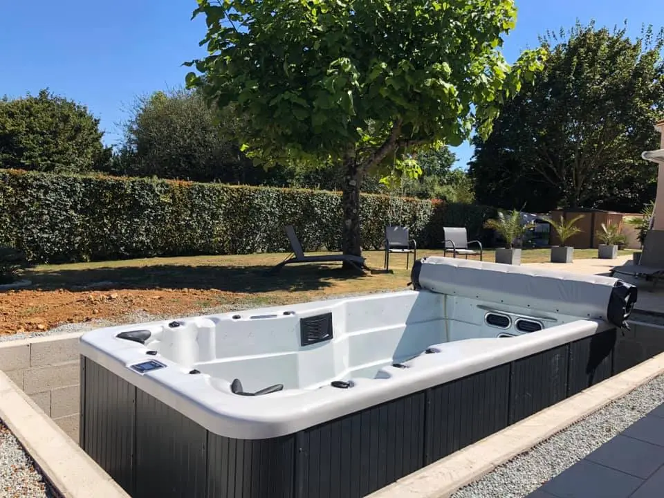 Монтаж Lovia Spa ZR6801 в подготовленное основание